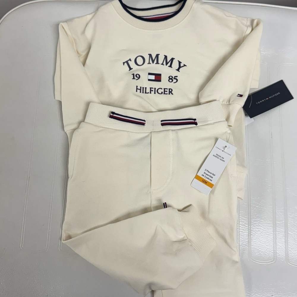 Tommy Hilfiger Cream and Navy Sweatshirt - Picture 2 of 4